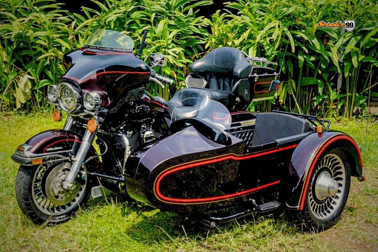 Made by order scooter project example 2: Harley Davidson Touring Black Edition Sidecar